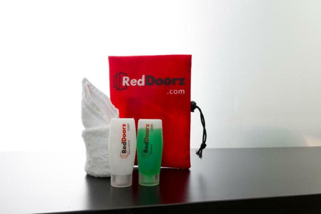 Reddoorz @ Supratman Street Hotel Bandung Eksteriør billede